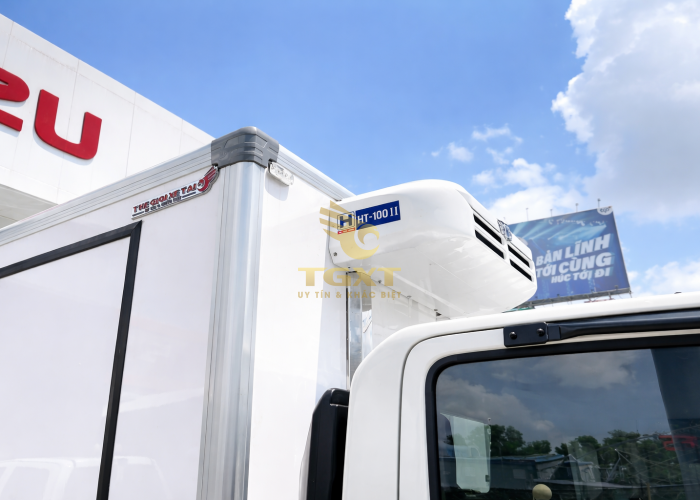 ISUZU QKR230 1T9 Thùng Đông Lạnh