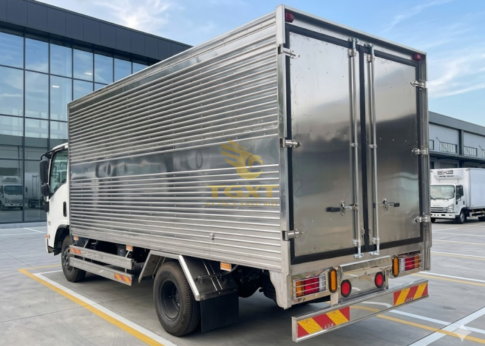 ISUZU NQR550 4T990 Thùng Kín