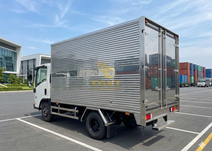 ISUZU QKR230 THÙNG KÍN GIÁ TỐT NHẤT