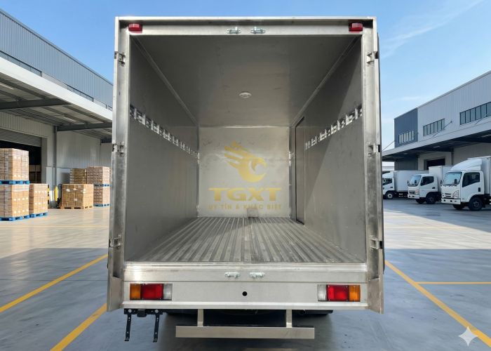 ISUZU QKR230 THÙNG KÍN GIÁ TỐT NHẤT