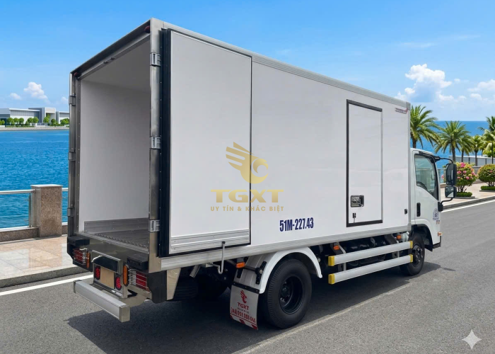ISUZU QKR270 2T4 Thùng Đông Lạnh